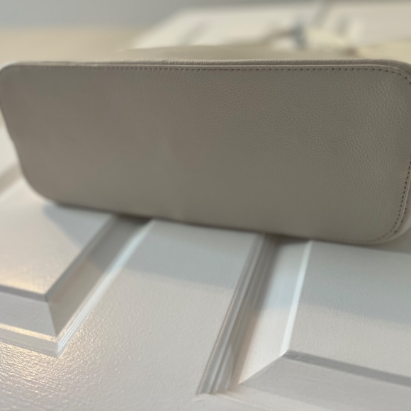 Handbag - Picture 8 of 16